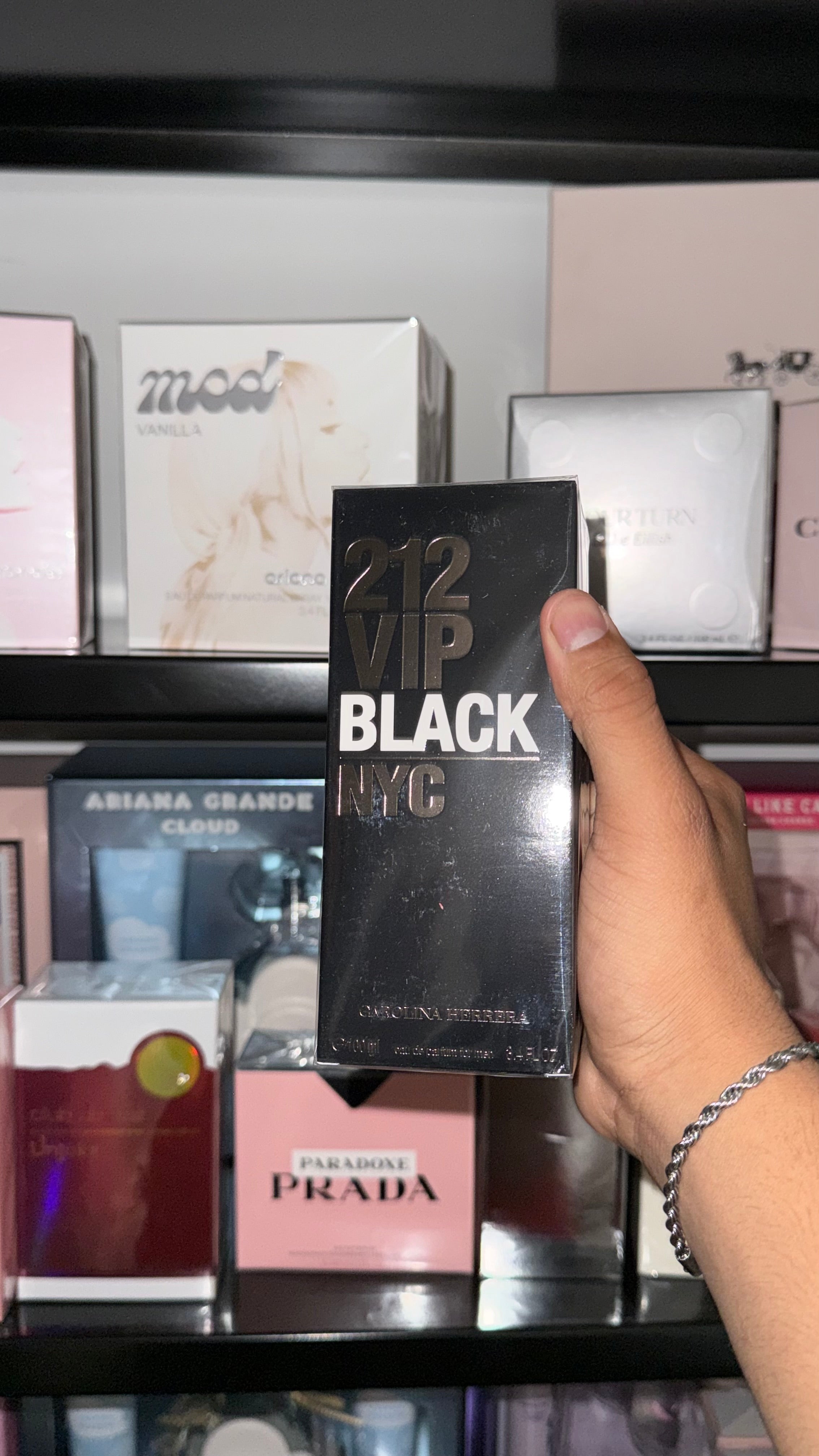 Carolina Herrera 212 VIP Black EDP